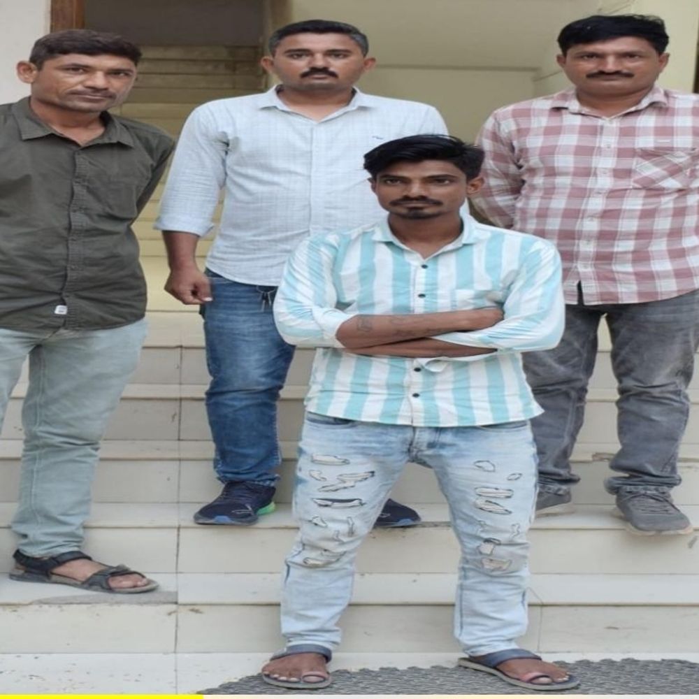 માધવપુરમાં સગીરાના અપહરણનો આરોપી રાજકોટથી ઝડપાયો.