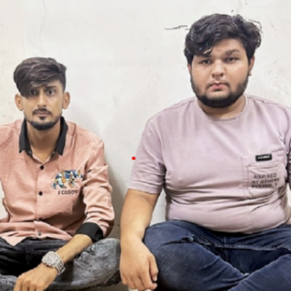 પ્રતિબંધિત ગોગો સ્ટીક સાથે 2 શખ્સ ઝડપાયા, કિંમત રૂ. 3,945
