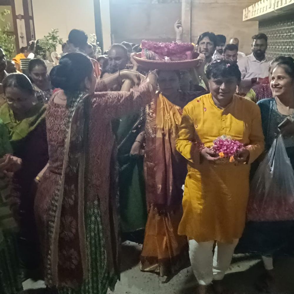 પાટણની ભગવતી નગર સોસાયટીમાં પુરૂષોત્તમ માસ કથાનો પ્રારંભ:યજમાન પરિવારના નિવાસસ્થાનેથી ભક્તિ સંગીત સાથે પોથી યાત્રા નીકળી.