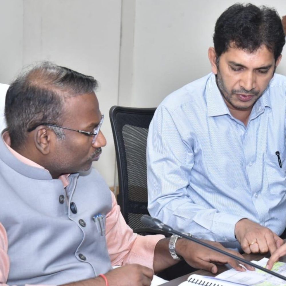 લિંબાયત ઝોનમાં કમિશનરે સમીક્ષા બેઠક કરી:પ્રિ-મોન્સૂન કામગીરી અને શહેરી પ્રોજેક્ટો ઝડપથી પૂર્ણ કરવા નાગરાજનના આદેશ
