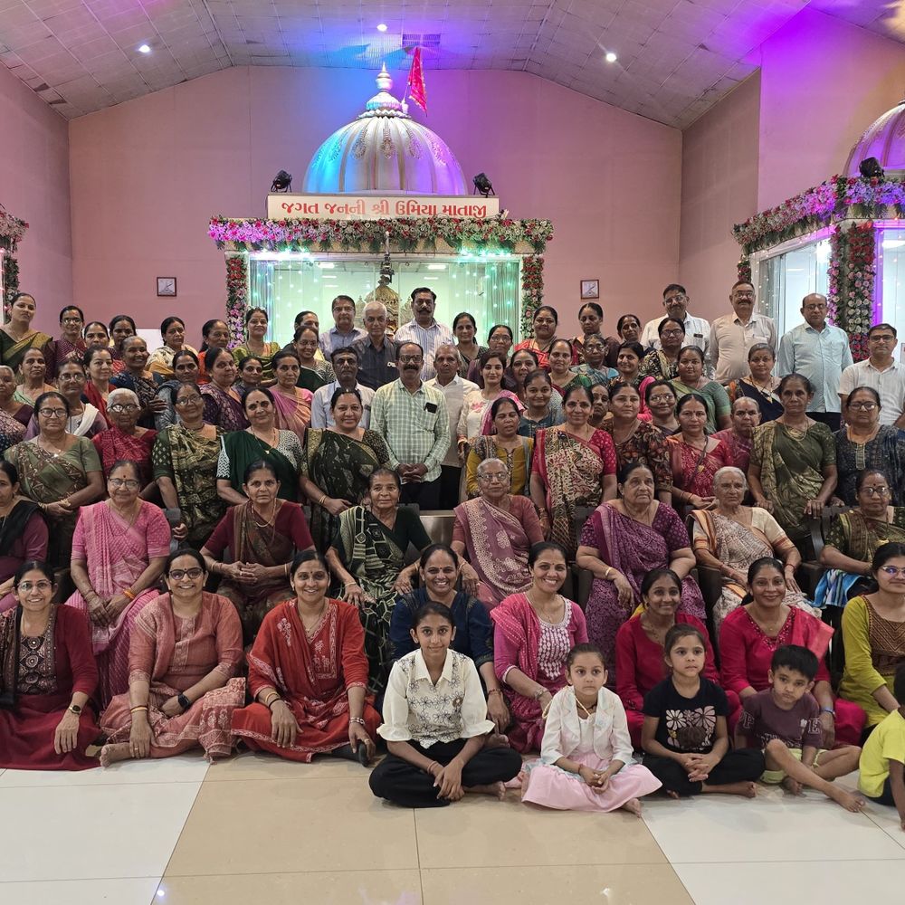 અરવલ્લી જિલ્લા ટીમ દ્વારા ઉમિયાધામ જાસપુરનો પ્રવાસ યોજાયો:મોડાસાની મહિલા સંગઠન ટીમે મા ઉમિયાના દર્શન કર્યા