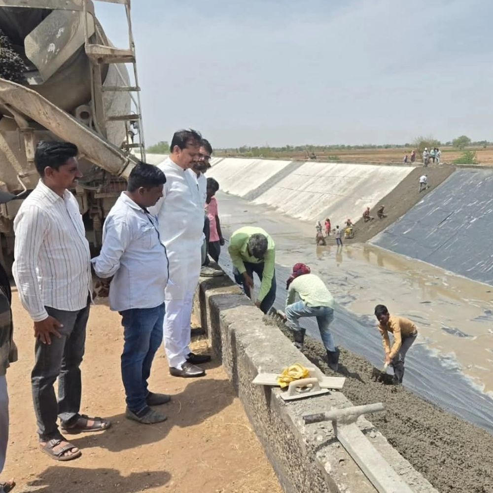 ધારાસભ્ય જગદીશ મકવાણાએ નર્મદા કેનાલ રિપેરિંગનું નિરીક્ષણ કર્યું:કોઠારીયા પાસે લીંબડી બ્રાંચ કેનાલ કામગીરીની ગુણવત્તા જાળવવા સૂચના