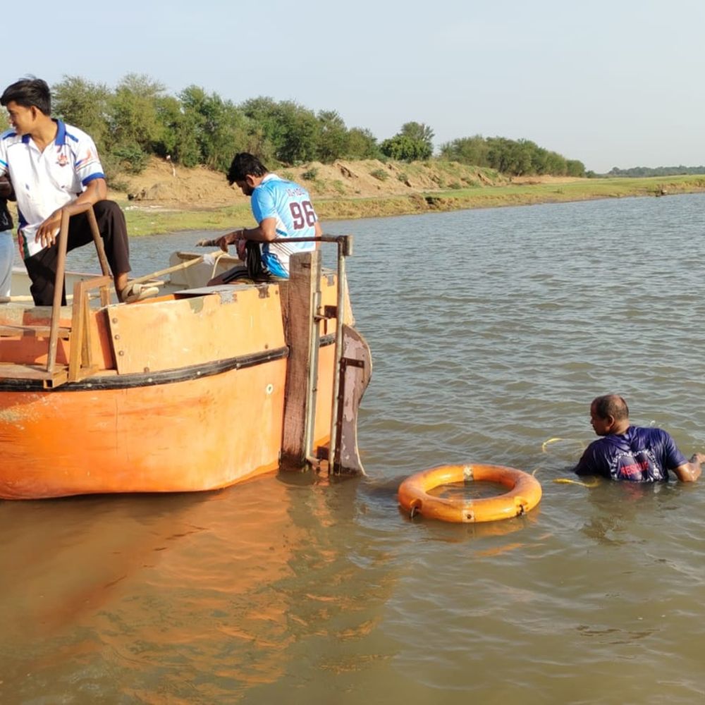 કબીરવડના વિકાસના ખાડામાં ડૂબ્યા મામા-ભાણેજ, મોત.