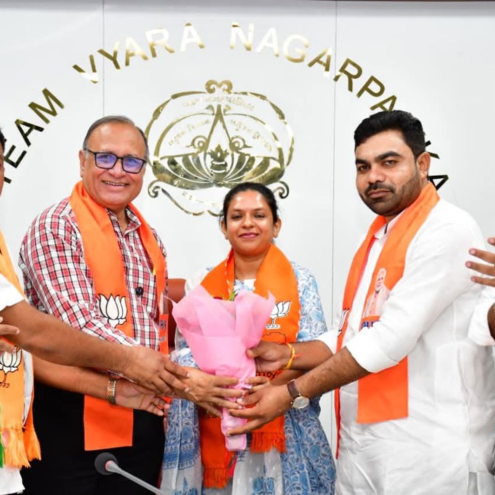 બાળરોગ નિષ્ણાંત ડૉ. પ્રિયા પટેલ પ્રમુખ, યુવા ટીમથી વ્યારા પાલિકા.