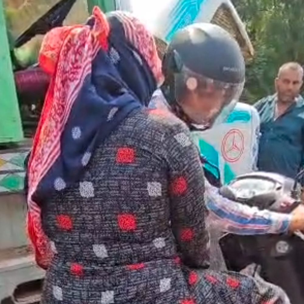 ફિલ્મી ઢબે પીછો કરીને ગૌમાંસ ઝડપી પાડ્યું, VIDEO:દંપતીના એક્ટિવાની ડિક્કી ખોલતા જ ગૌમાંસ નિકળ્યું, મહિલાએ મગરના આંસુ સાર્યા, કહ્યું: ફરી આવું ક્યારેય નહીં કરીએ, ગુજસીટોકની કાર્યવાહી કરવા માંગ