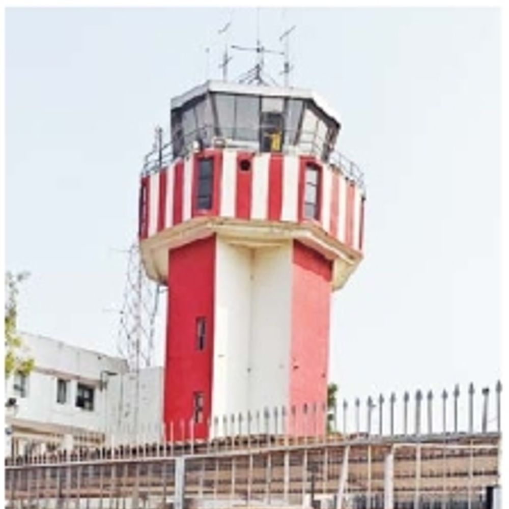 ઈરાનથી ડિપોર્ટ થયેલો યુવક એરપોર્ટ પર ATC ટાવર પાસેની દીવાલ પર ચડી ગયો, ડિપ્રેશનમાં હોવાનું કહ્યું