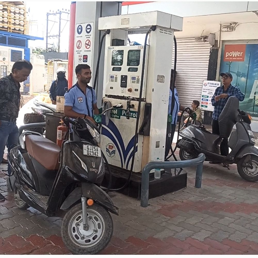 પેટ્રોલ-ડીઝલ ભાવ વધારાએ પોરબંદર જિલ્લાના વાહનચાલકો પર દૈનિક રૂ.30 લાખનું બોજ લાદ્યો.