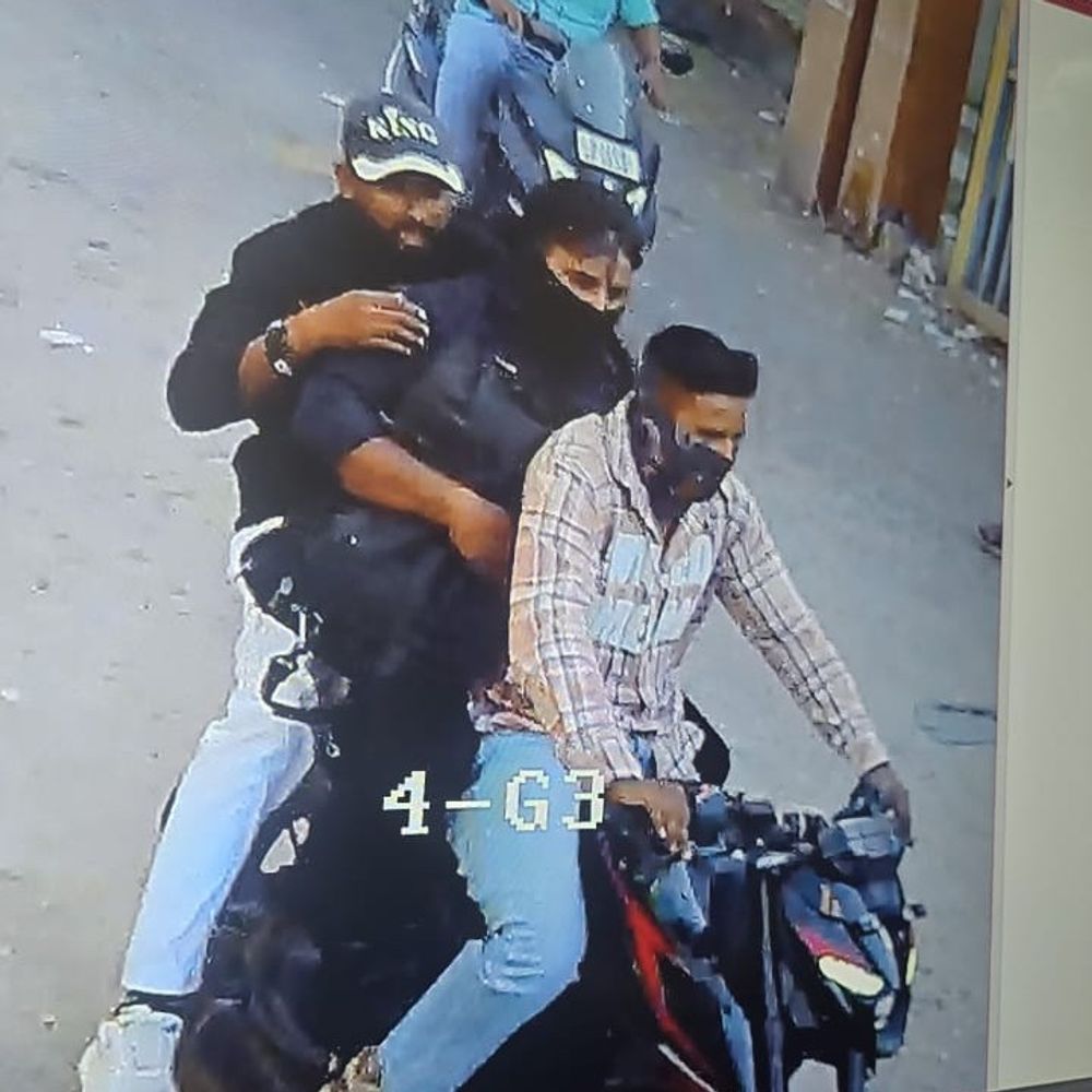 દાહોદમાં ધોળે દિવસે કરોડોની આંગડિયા પેઢી લૂંટ!