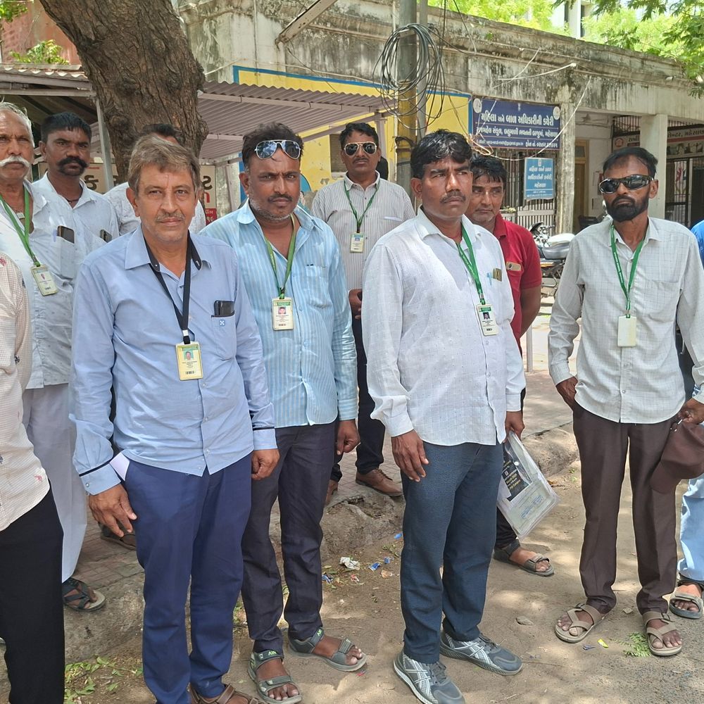ઉત્કર્ષ વિદ્યાલય વિવાદમાં:15 ડ્રાઈવરોએ પગાર વધારો માંગતા છૂટા કર્યા, કાયદાકીય પ્રક્રિયાનું પાલન ન કરતા રોષ