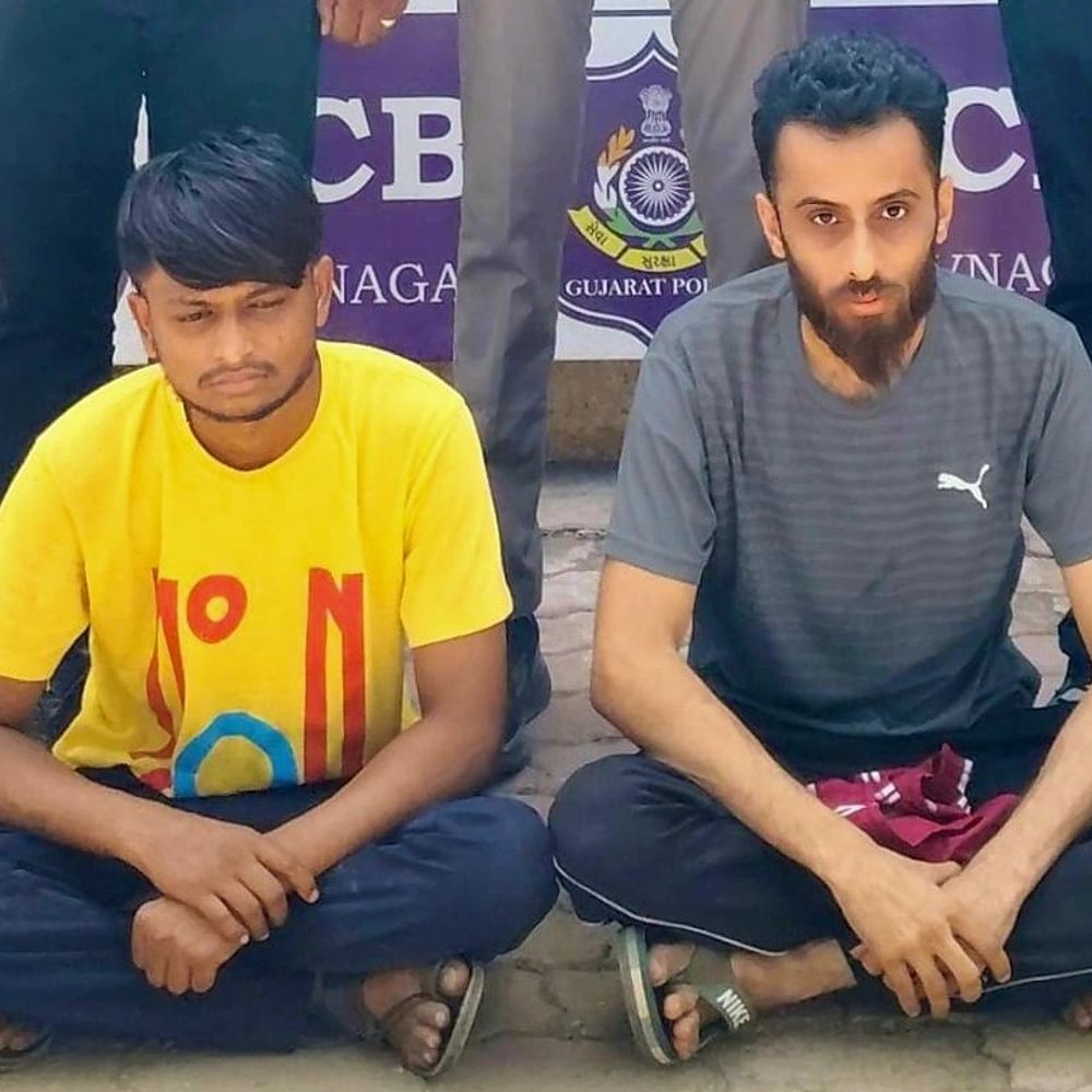 લક્ષ્મીનારાયણ મંદિરમાંથી દાનપેટી ચોરી કરનાર બે શખસ ઝડપાયા:મોડી રાત્રીના શેઠનું બાઈક લઈ ચોરી કરવા પહોચ્યા હતા, પોલીસે મુદ્દામાલ સાથે દબોચ્યા