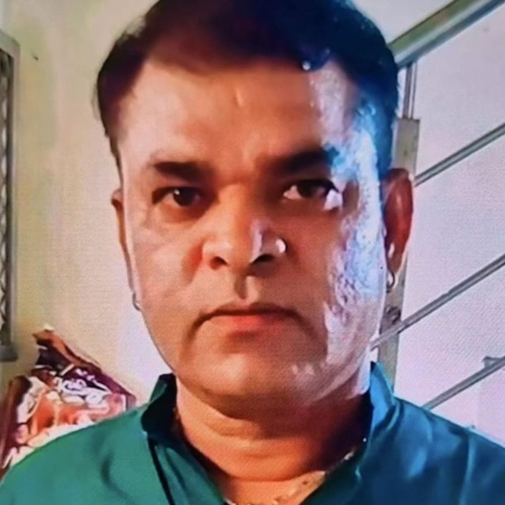 વડોદરામાં કારમાંથી લોહીલુહાણ લાશ મળી.