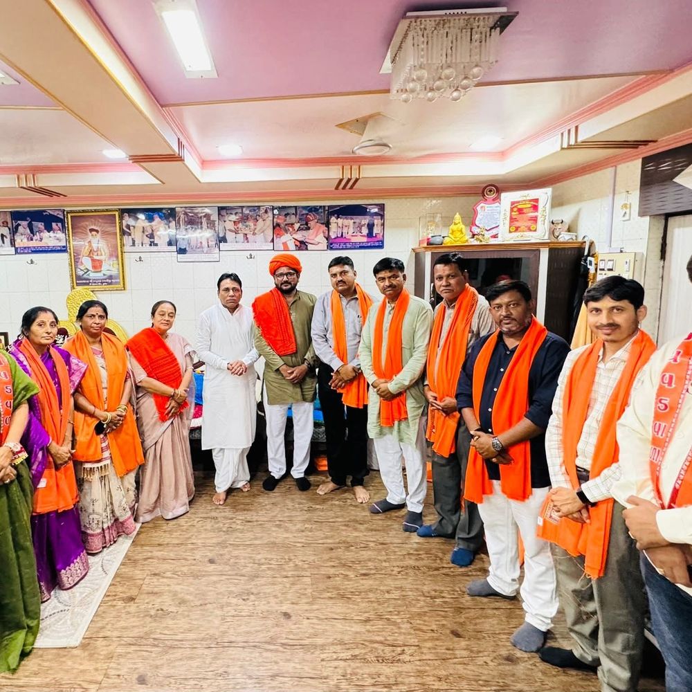 સુરેન્દ્રનગરના નવા પદાધિકારીઓએ વડવાળા દેવના દર્શન કર્યા:પ્રજાલક્ષી કાર્યો માટે સંતોના આશીર્વાદ મેળવી પ્રાર્થના કરી