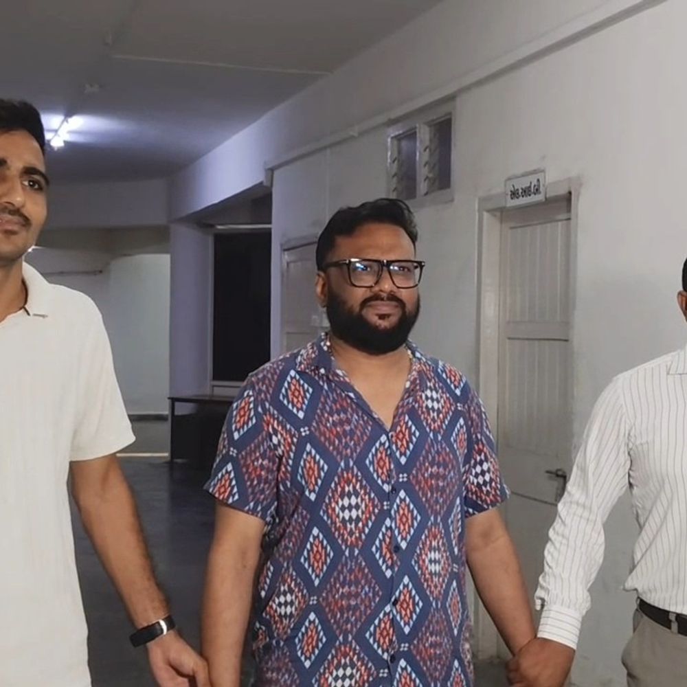 વલસાડમાં ₹14.28 લાખની ક્રિપ્ટો છેતરપિંડી:આંતરરાજ્ય ગેંગનો સાગરીત મુંબઈથી ઝડપાયો, આરોપી વિરુદ્ધ નવસારી સાયબર ક્રાઇમમાં ફરિયાદ
