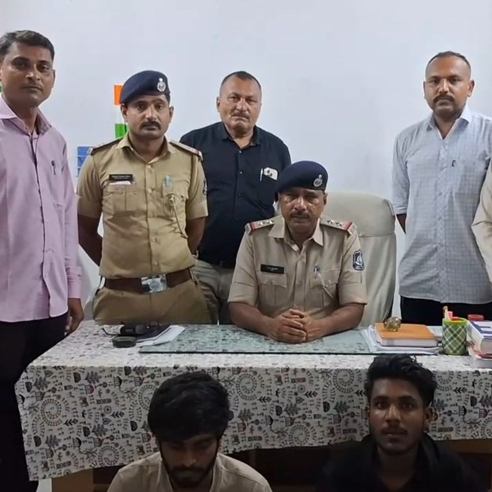 જૂનાગઢમાં 2 ઘરફોડ ચોરીનો ભેદ ઉકેલાયો,:સુખનાથ ચોક પાસે થયેલી બે ઘરફોડ ચોરીનો ભેદ ઉકેલી 2 રીઢા આરોપીઓની અટકાયત, કુલ ₹35,450નો મુદ્દામાલ જપ્ત