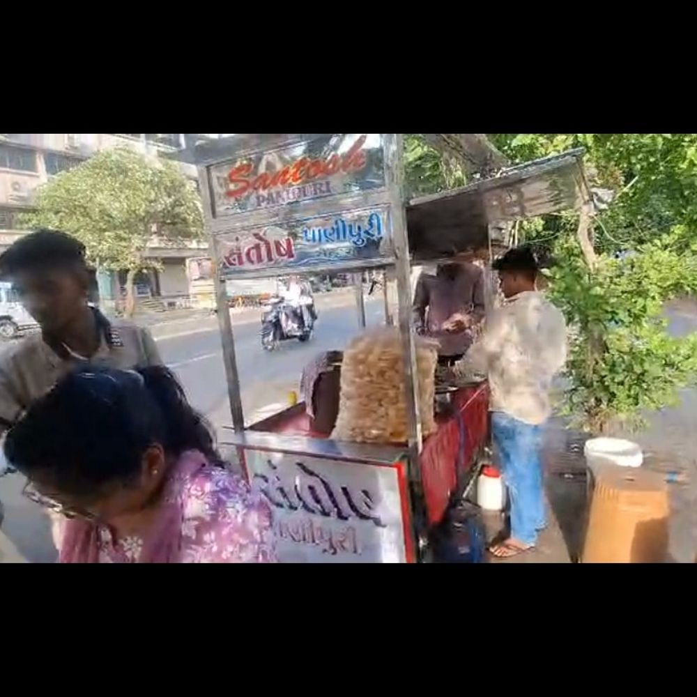 પાણીપુરીની લારીઓ પર દરોડા, 35 કિલો વાસી જથ્થો નાશ:ફૂડ વિભાગે ફૂડ સેફ્ટી ડ્રાઇવ યોજી, 36 સેમ્પલ લેવાયા