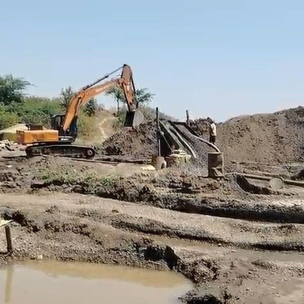 તાપીમાં ગેરકાયદેસર રેતી ખનન પર તંત્રની મોટી કાર્યવાહી:કુકરમુંડામાં ₹27 લાખથી વધુની રેતી અને ટ્રક સીઝ કરાઈ