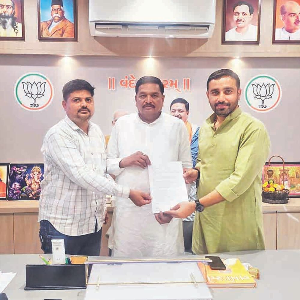 સાંસદને રેલવે પડતર જમીન અંગે રજૂઆત.