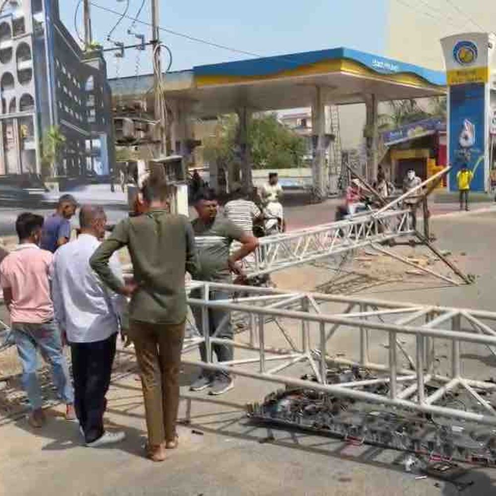 ખાનગી સ્કૂલની જાહેરાત કરતો વિશાળ ટાવર ધરાશાયી:ભારે પવન ફૂંકાવાને લીધે રણજીતસાગર રોડ ઉભો કરાયેલો ટાવર ધરાશાયી, મોટી જાનહાનિ ટળી