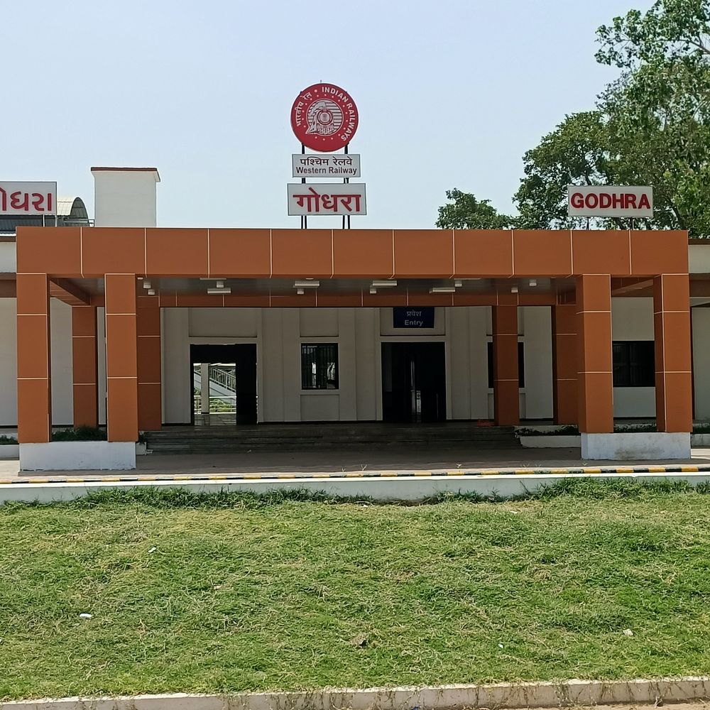 કરોડોની યોજના પર પાણી ફરી વળ્યું:ગોધરામાં ઉત્તરના મુસાફરો માટે શરૂ કરેલી ટિકિટ બારી ફ્લોપ