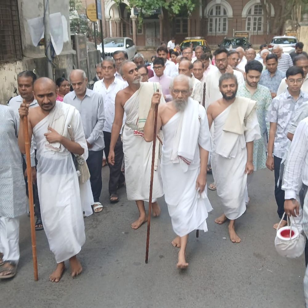 જ્ઞાન દર્શન:સંતોના પગલાં પડે ત્યારે પાનખર બની ગયેલું જીવન પણ વસંત ઋતુ બની જાય