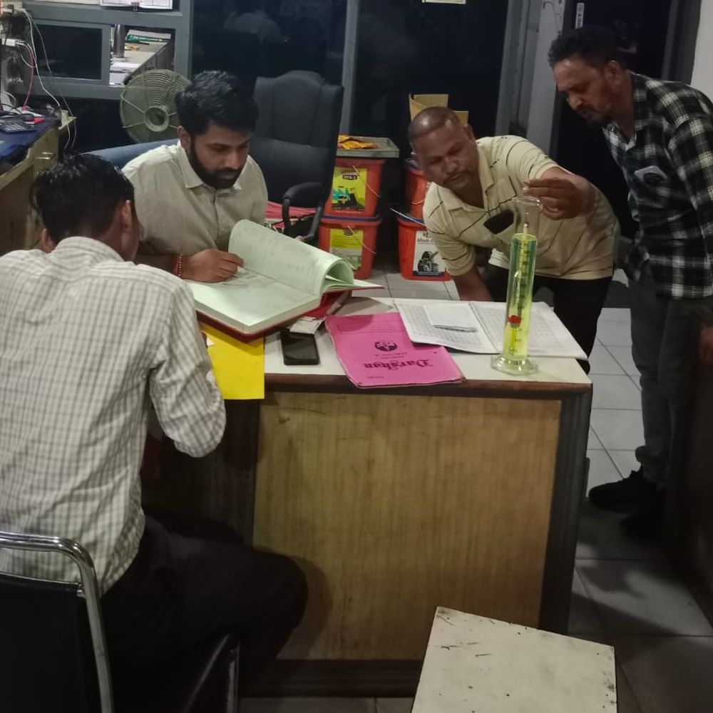 વડોદરા હાઈવે પર પેટ્રોલ પંપ પર ગેરરીતિ ઝડપાઈ:જિલ્લા પુરવઠા તંત્રની તપાસમાં નિયમ વિરુદ્ધ વેચાણનો પર્દાફાશ