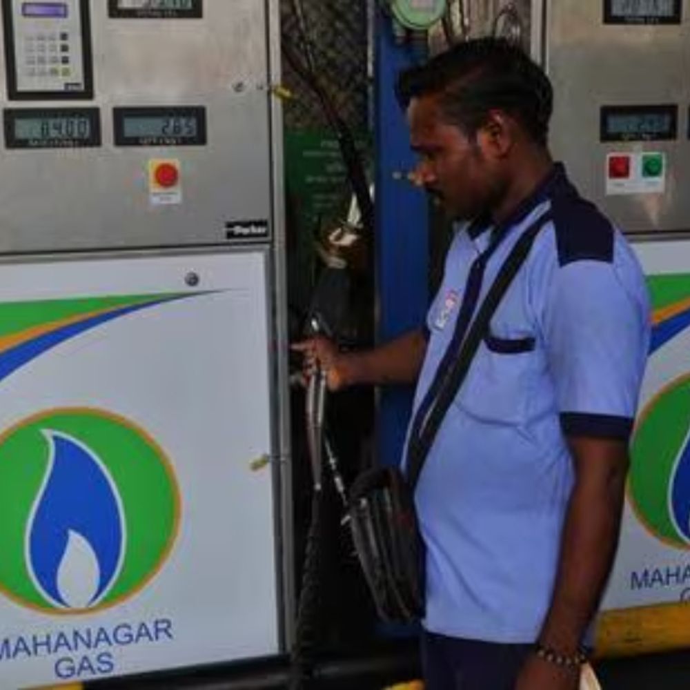 મુંબઈમાં 15 દિવસમાં CNG બીજી વાર મોંઘો થયો:₹2ના વધારા સાથે ભાવ ₹86 થયા; ઓટો-ટેક્સી યુનિયનોએ ભાડું વધારવાની માંગ કરી