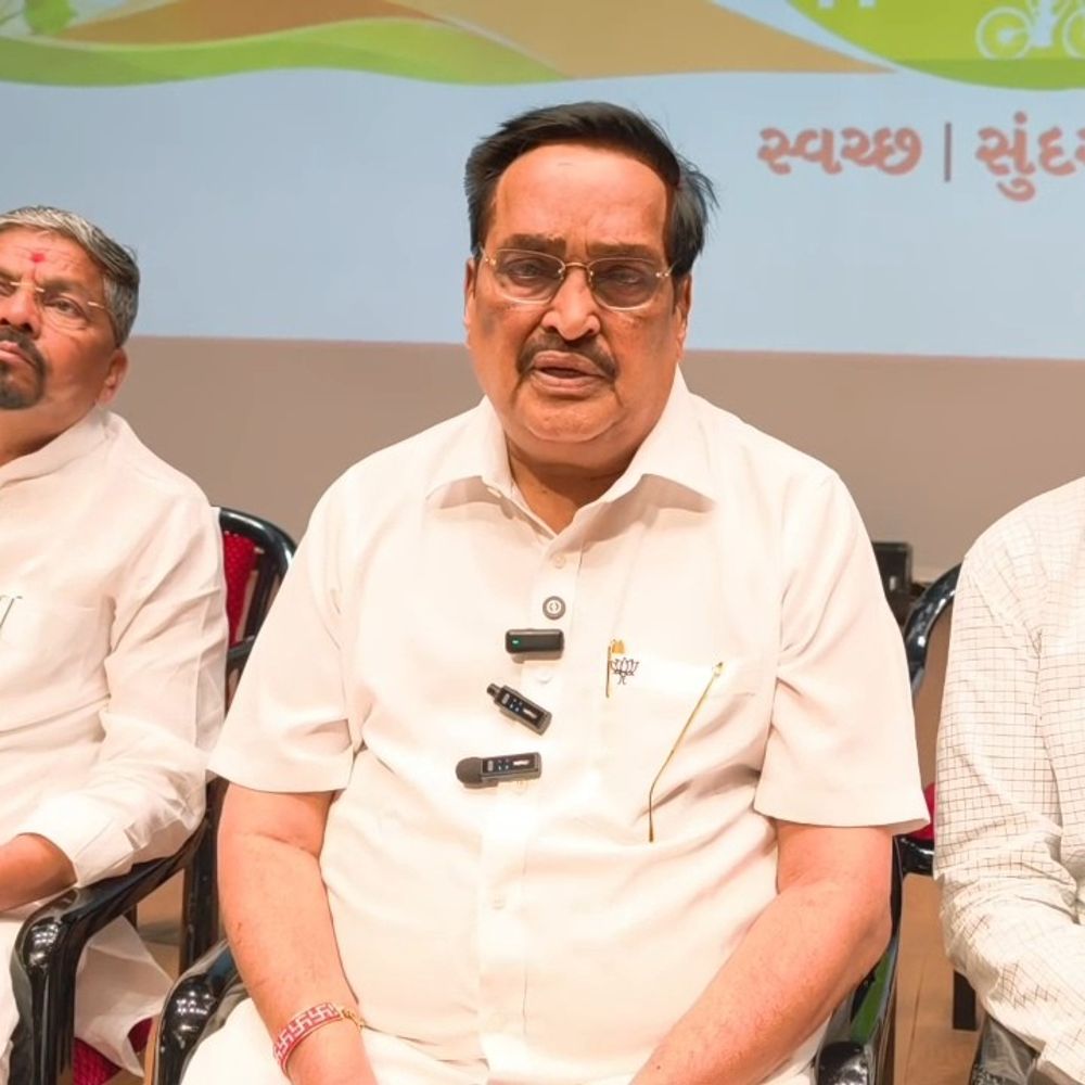 સુરતમાં મેડિકલ ઇમરજન્સીમાં ફ્રી ટિફિન સેવા મળશે:પાટીલનું લોકસભા કાર્યાલય શુદ્ધ અને પૌષ્ટિક ભોજન પૂરું પાડશે, નવસારીના કાર્યકરો માટે મહત્વનો નિર્ણય