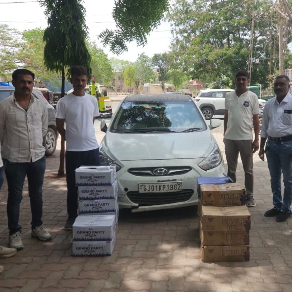 મોરબી: કારમાંથી 960 દારૂની બોટલ જપ્ત:તાલુકા પોલીસે 3.76 લાખનો મુદ્દામાલ કબજે કર્યો, આરોપી ફરાર