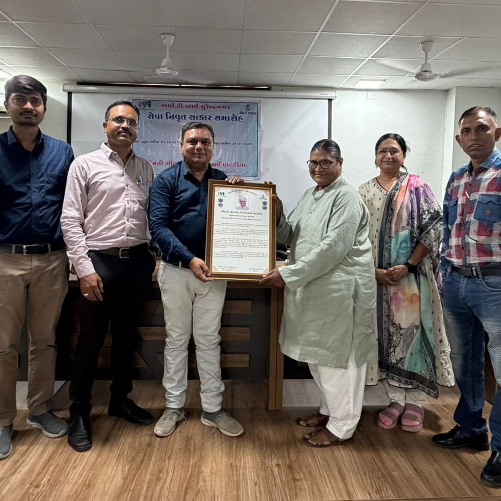 સુરેન્દ્રનગર ITIના સિનિયર ક્લાર્ક ગીતાબેન નિવૃત્ત:24 વર્ષની સેવા બાદ વિદાય સમારંભમાં ભાવુક બન્યા