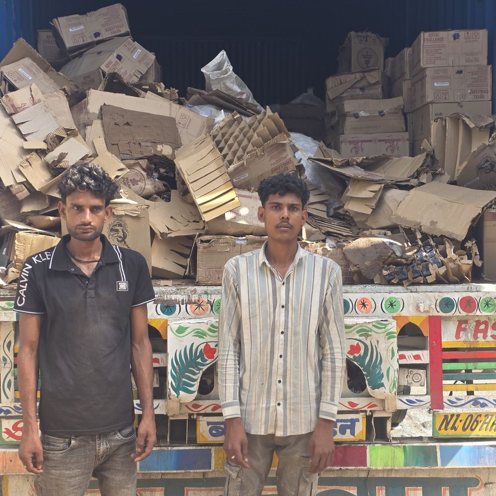 ગોધરામાં SMCએ નકલી GST બિલથી દારૂ ઝડપ્યો:મેટ સ્ક્રેપના નામે વિદેશી દારૂની હેરફેરી કરનારા યુપીના બે ઝડપાયા, 89.19 લાખનો મુદ્દામાલ જપ્ત