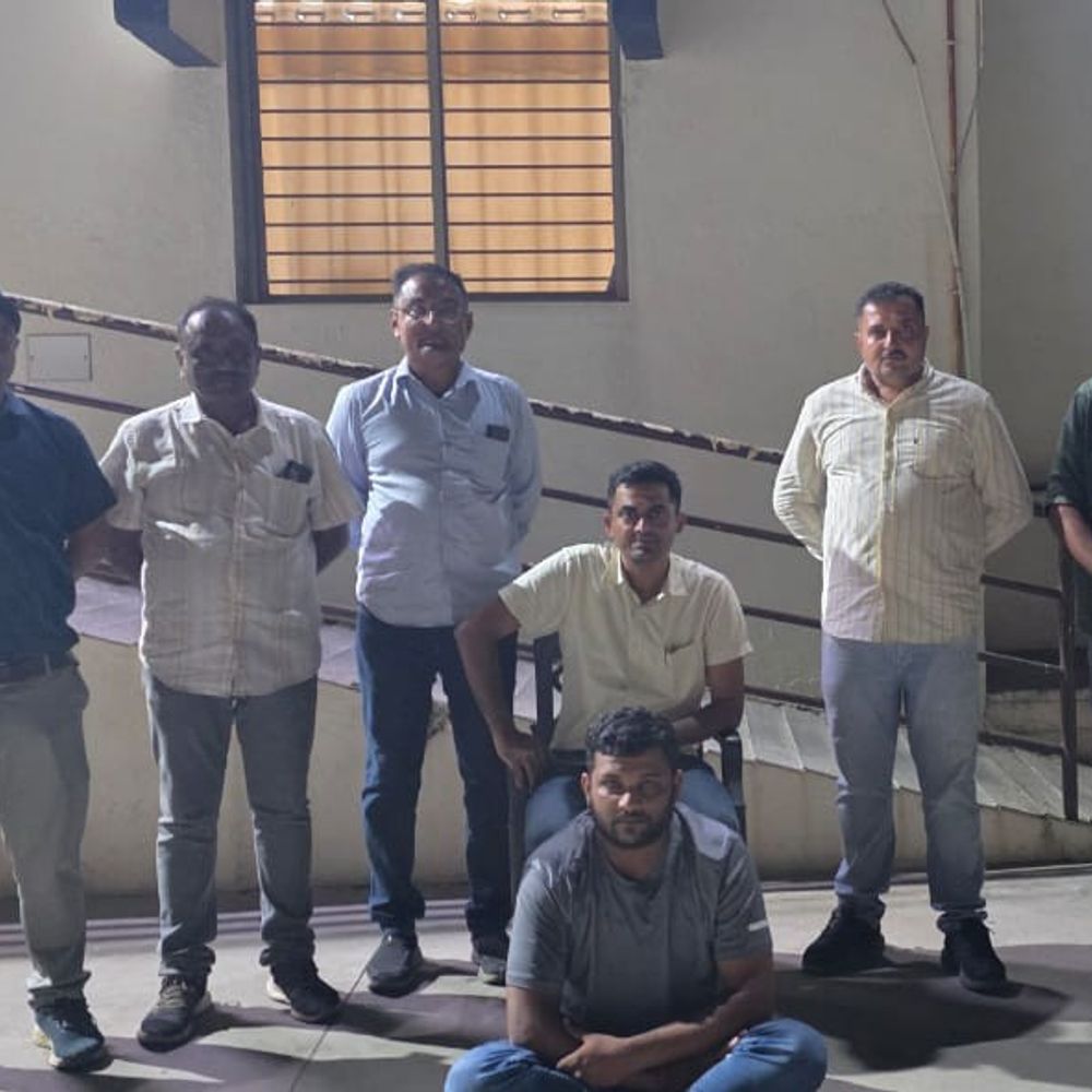 કુખ્યાત બુટલેગર હિતેશ ઉર્ફે વાંગો ચોટીલાથી દબોચાયો:ભાજપ નગરસેવિકાનો પુત્ર, 19 ગુનાનો આરોપી છે