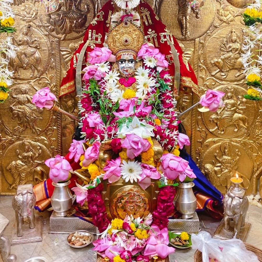 ખેડબ્રહ્મા અંબિકા મંદિરે અધિક જેઠ પૂનમે અન્નકૂટ ભરાયો:મંગળા આરતીમાં ભક્તોની ભીડ, દર્શન કરી ધન્યતા અનુભવી