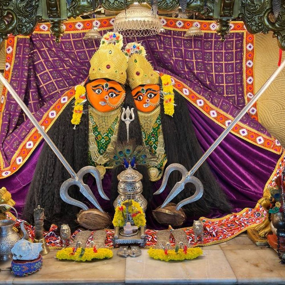 ચોટીલા ચામુંડા ડુંગરે ભક્તોનું ઘોડાપુર:અધિક માસની પૂનમે લાખો શ્રદ્ધાળુઓએ દર્શન કર્યા