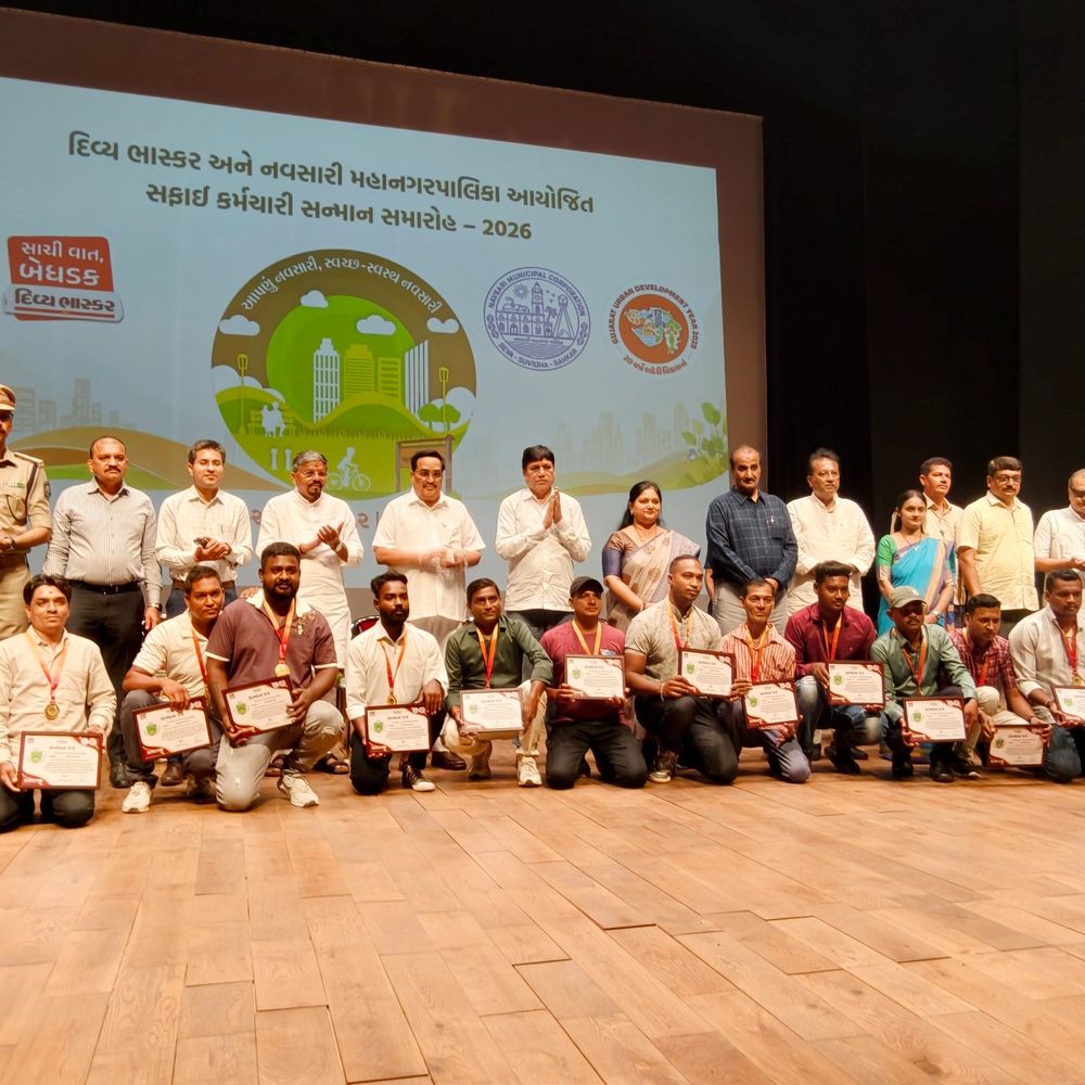 નવસારીમાં દિવ્ય ભાસ્કર-કોર્પોરેશને 150 સફાઈ કર્મચારીઓનું સન્માન કર્યુ:સફાઈ કર્મીઓ કચરાવાળા નથી, સફાઈવાળા છે, કચરો આપણે કરીએ છીએ, એ સફાઈ કરે છે-સી.આર. પાટીલે વિચારને વધાવ્યો