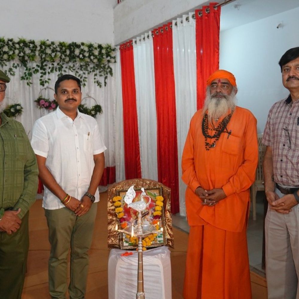 વઢવાણના તેજસ્વી વિદ્યાર્થીઓનું સર્જન ગ્રુપ દ્વારા સન્માન:ધોરણ-10 ના સર્વજ્ઞાતીય ઉત્તીર્ણ વિદ્યાર્થીઓને મોમેન્ટો અને કીટ અપાઈ