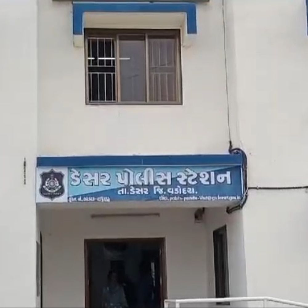 સાવલીના ગુતરડીમાંથી 9.90 લાખનો ગાંજો ઝડપાયો:ખેતરમાં અન્ય પાકની આડમાં ગાંજાનું વાવેતર કર્યું, બે સગા ભાઈની ધરપકડ