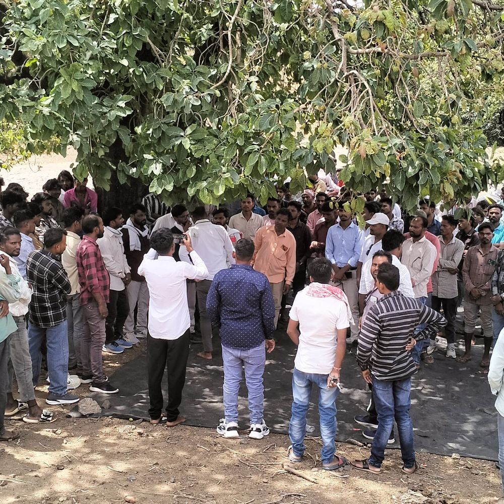 છોટા ઉદેપુરમાં હાઇડ્રો પ્રોજેક્ટનું ભૂત ફરી ધૂણ્યું:ધારસીમેલ, તુરખેડામાં સર્વેની કામગીરી સામે આદિવાસીઓએ વાડિયામાં સંમેલન યોજ્યું, કલેક્ટર ઓફિસ-સચિવાલયના ઘેરાવની ચીમકી