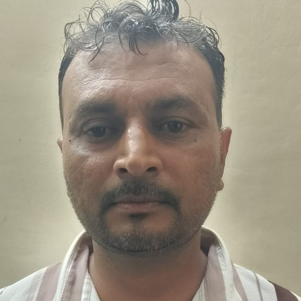 ભરૂચમાં જાહેરમાં તલવાર લહેરાવી ભય ફેલાવનાર શખ્સ ઝડપાયો:વીડિયો વાયરલ થતાં પોલીસે કાર્યવાહી કરી