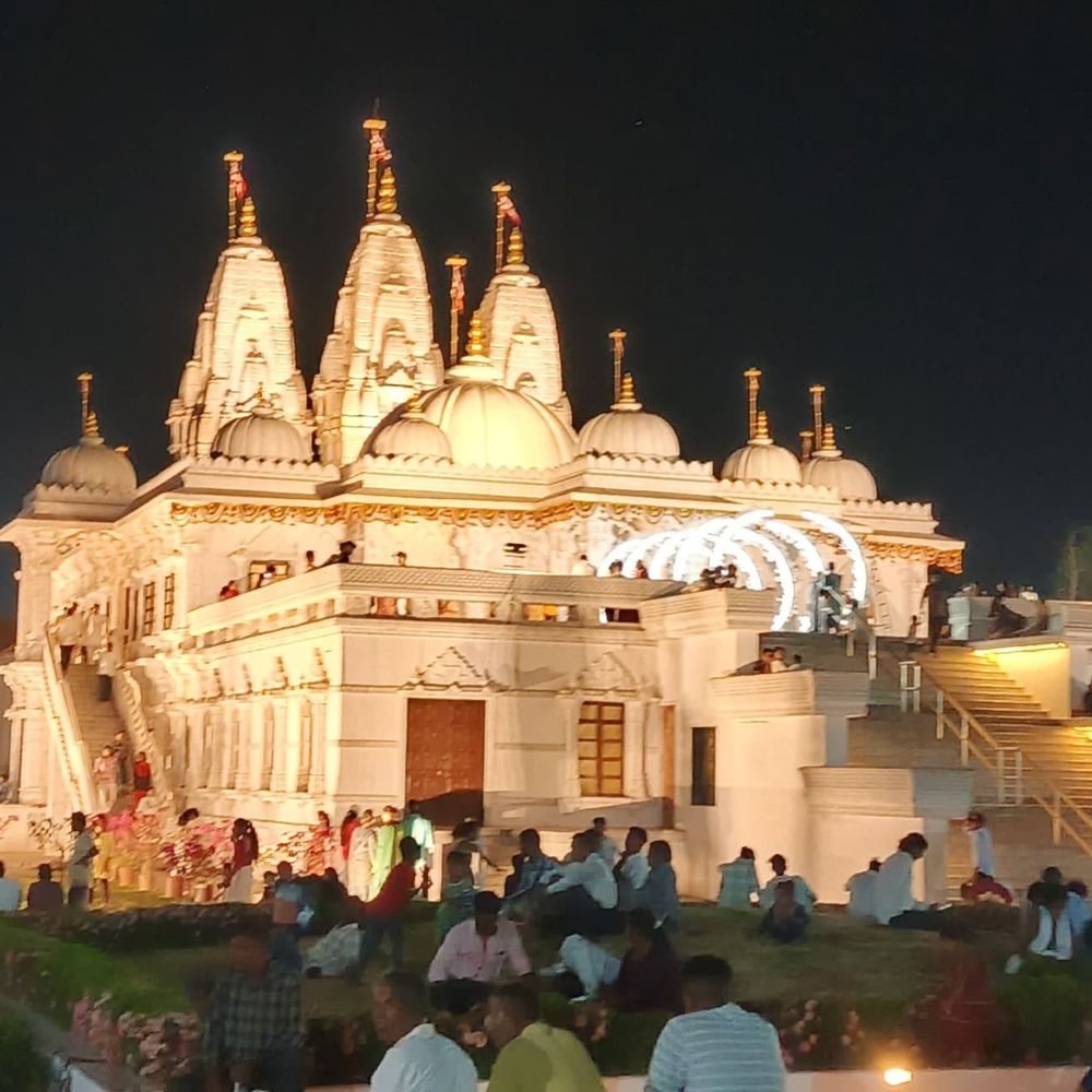 ધરમપુર BAPS મંદિરમાં 'ઉત્સવ ત્રિવેણી' યોજાયો:ચતુર્થ પાટોત્સવે મહાપૂજા, 'પિંજર' સંવાદ આકર્ષણ બન્યો