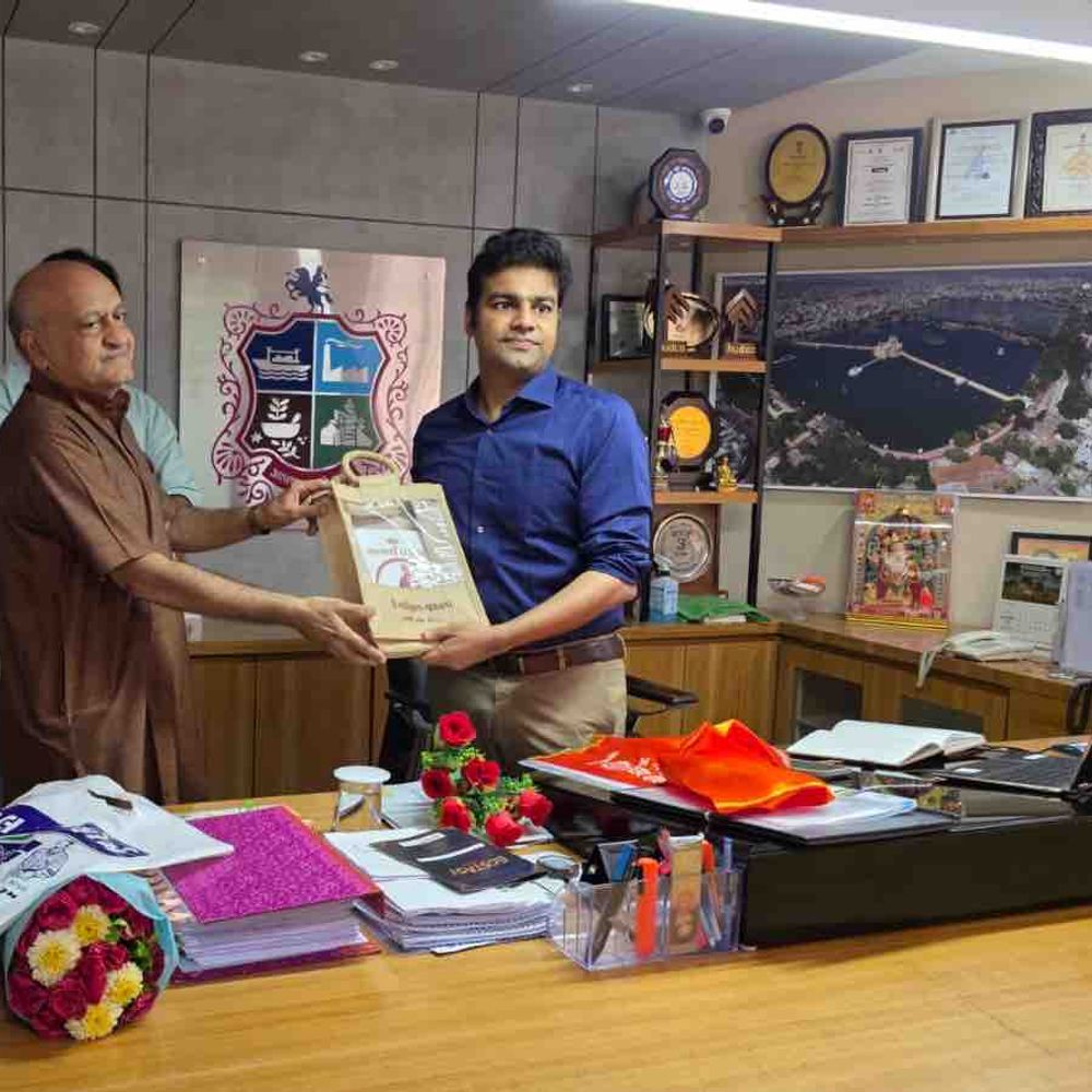 જામનગર મનપા કમિશનર દીપેશ કેડિયાએ કાર્યભાર સંભાળ્યો:શૈક્ષણિક સંગઠનો, કર્મચારી મંડળોએ શુભેચ્છા મુલાકાત લીધી