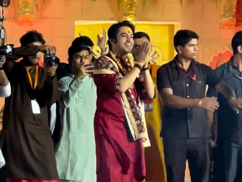 બાબા બાગેશ્વરના દરબારમાં આવવા પડકાર ફેંકનારાઓને આમંત્રણ