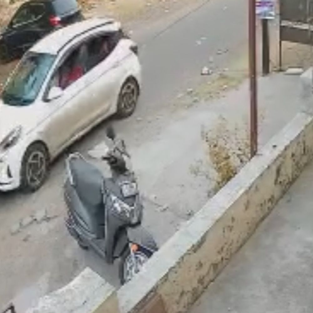 વડોદરામાં બેફામ કારે વૃદ્ધાને કચડી, CCTV ફૂટેજમાં ચોંકાવનારી ઘટના