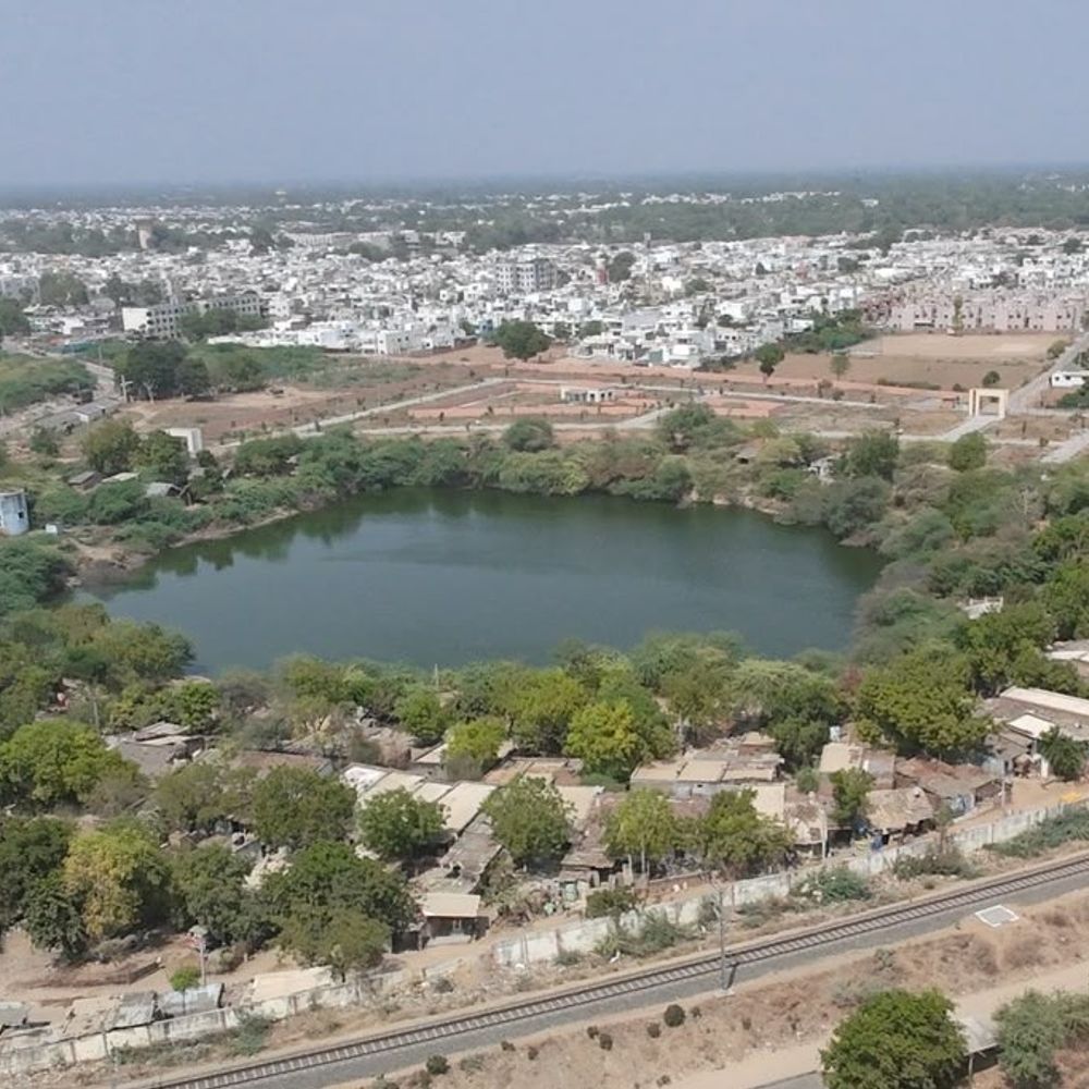 પાટણ પિતાંબર તળાવ દબાણકર્તાઓની અરજી હાઈકોર્ટે ફગાવી:110થી વધુ ગેરકાયદેસર દબાણો દૂર થવાની શક્યતા