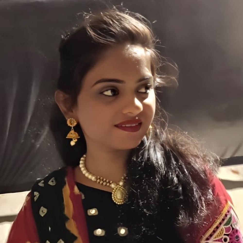 લગ્નના 20 દિવસ પહેલાં યુવતીનો ઝેર પી આપઘાત:રાજકોટમાં માતા કંકોત્રી બાટવા નીકળ્યા અને પાછળથી ઘરે એકલી રહેલી દીકરીએ અંતિમ પગલું ભરી લીધું