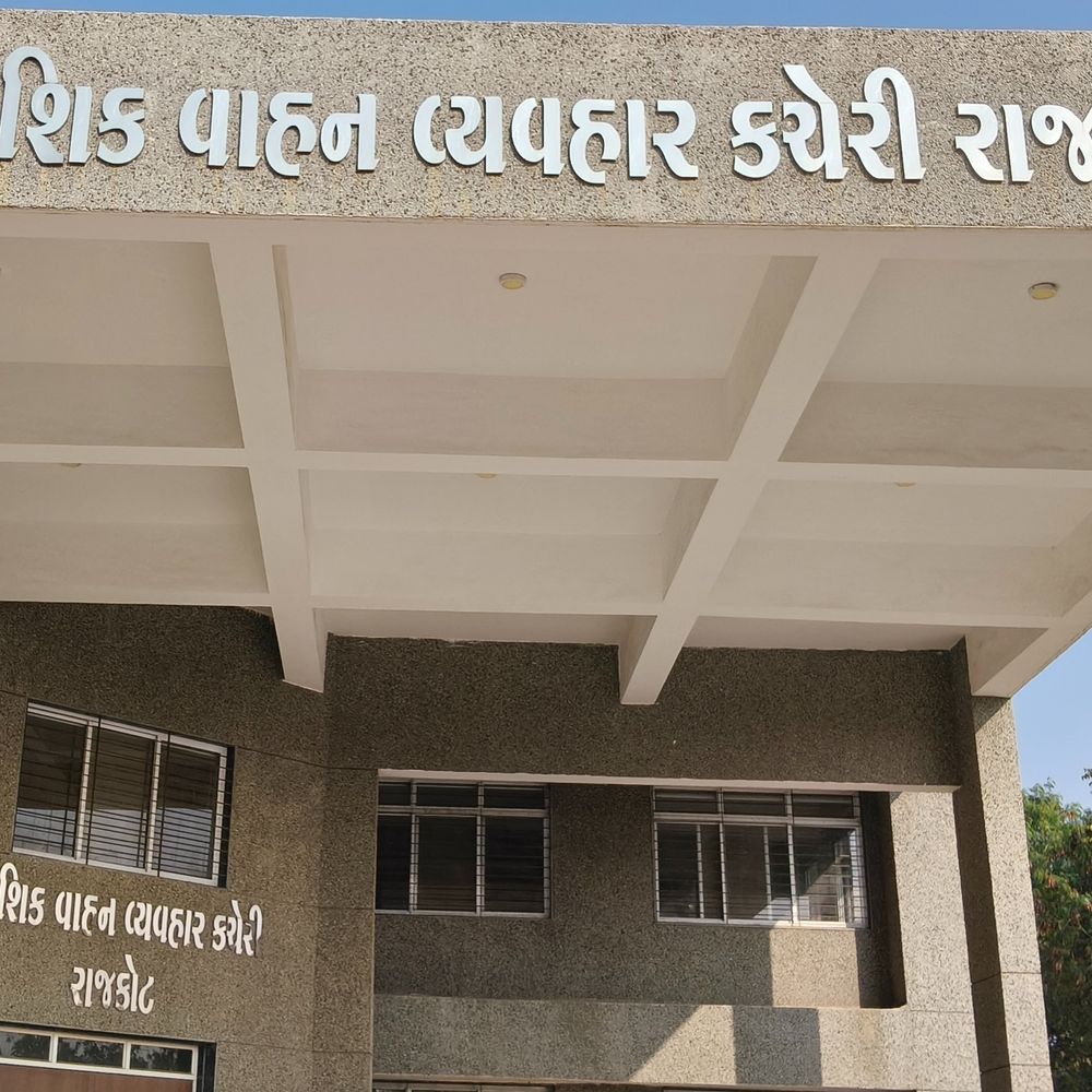 રાજકોટમાં બેફામ ઝડપે વાહન ચલાવતા 265 ઝડપાયા:RTO એ મે માસમાં હાઈવે પર ટ્રાફિક નિયમોના ભંગ બદલ 1871 કેસમાં રૂ.50.98 લાખનો દંડ વસૂલ્યો