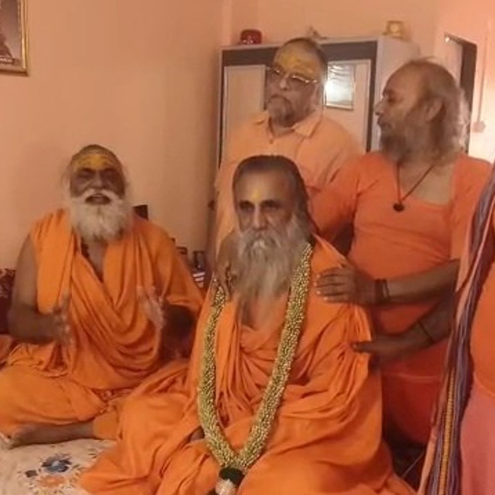 જૂનાગઢ જૂના અખાડાના નવા અધ્યક્ષની નિયુક્તિ:વિશ્વંભરભારતી બાપુ બ્રહ્મલીન થયા બાદ ખાલી પદ પર નિમણૂક, નાસિકમાં વરિષ્ઠ સાધુ-સંતોની હાજરીમાં લેવાયો નિર્ણય