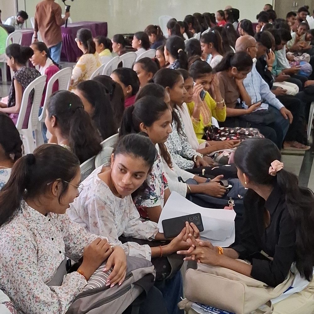 વલસાડમાં મેગા રોજગાર મેળાનું આયોજન:મંત્રી કાંતિલાલ અમૃતિયાના હસ્તે યુવાનોને નિમણૂક પત્રો અપાયાં