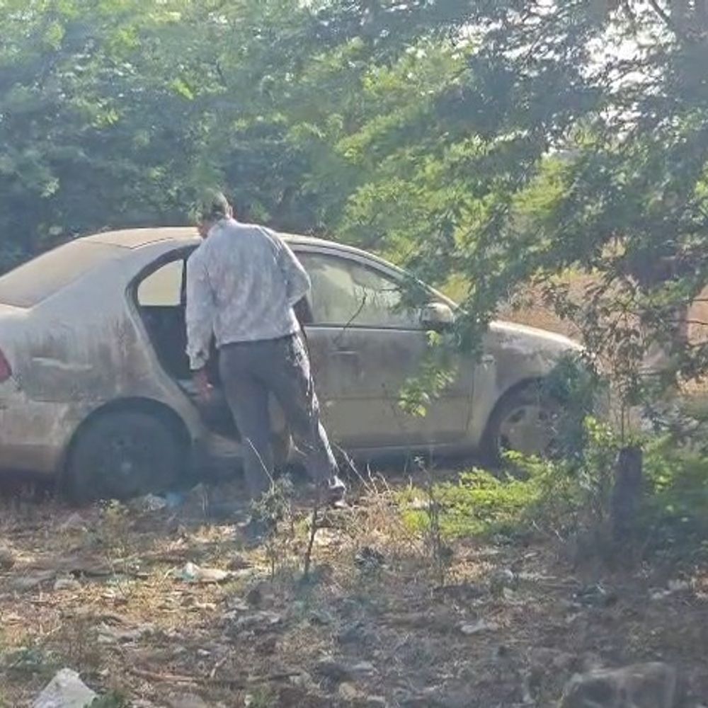નવસારીના ધારાગીરીમાં રમત-રમતમાં 2 માસૂમને મોત મળ્યું:પિતરાઈ કૈરવ અને અભિમન્યુ બંધ કારમાં ફસાયા, મહિલાની બૂમાબૂમ; ગરમી અને ગૂંગળામણથી મોતની આશંકા