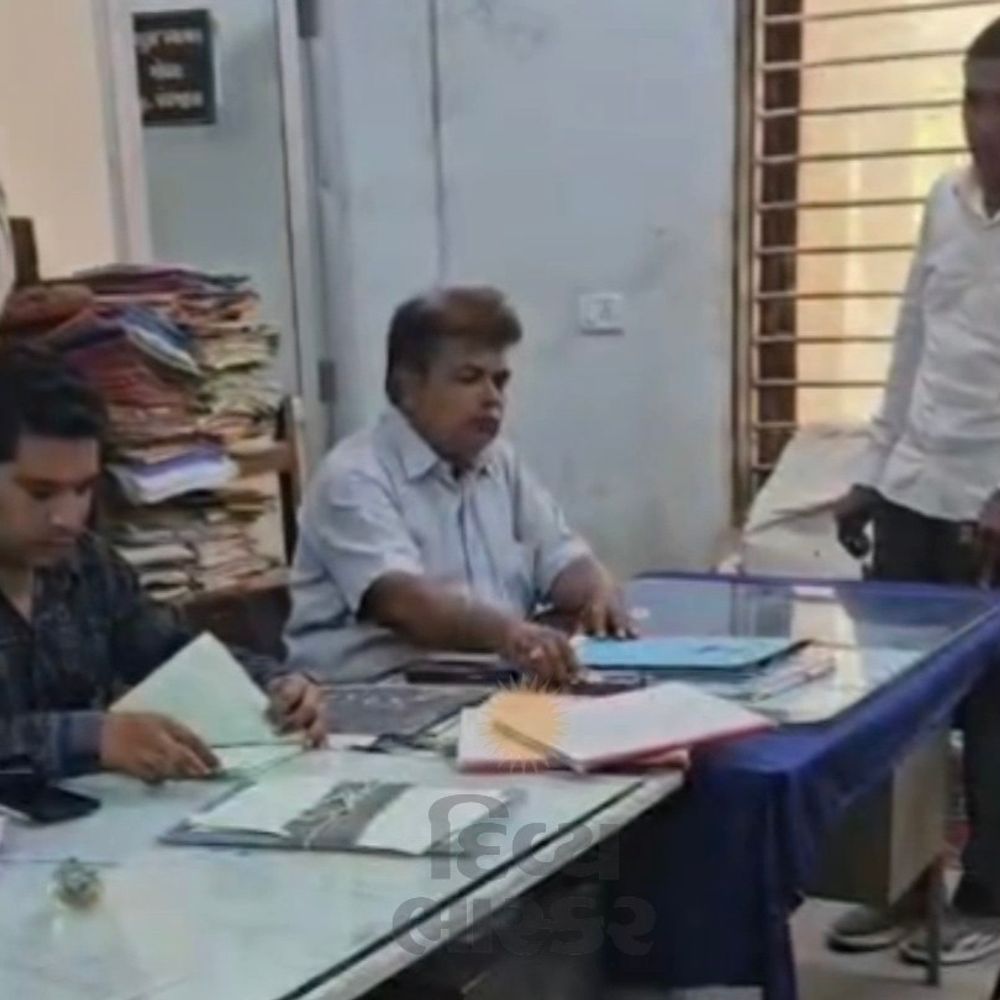 પંચમહાલ DRDAના 192 કર્મચારીઓ 6 મહિનાથી પગારવિહોણા:પરિવારોની આર્થિક સ્થિતિ કફોડી બની, ઉચ્ચ સ્તરે રજૂઆત