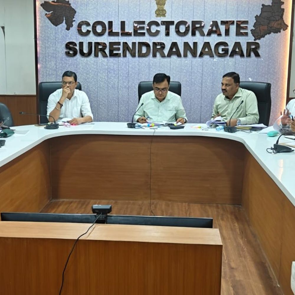 સુરેન્દ્રનગરમાં કલેક્ટરના અધ્યક્ષસ્થાને નોડલ અધિકારીઓની બેઠક:વિવિધ કાર્યક્રમોના સુચારુ આયોજન અને સંકલન માટે માર્ગદર્શન અપાયું